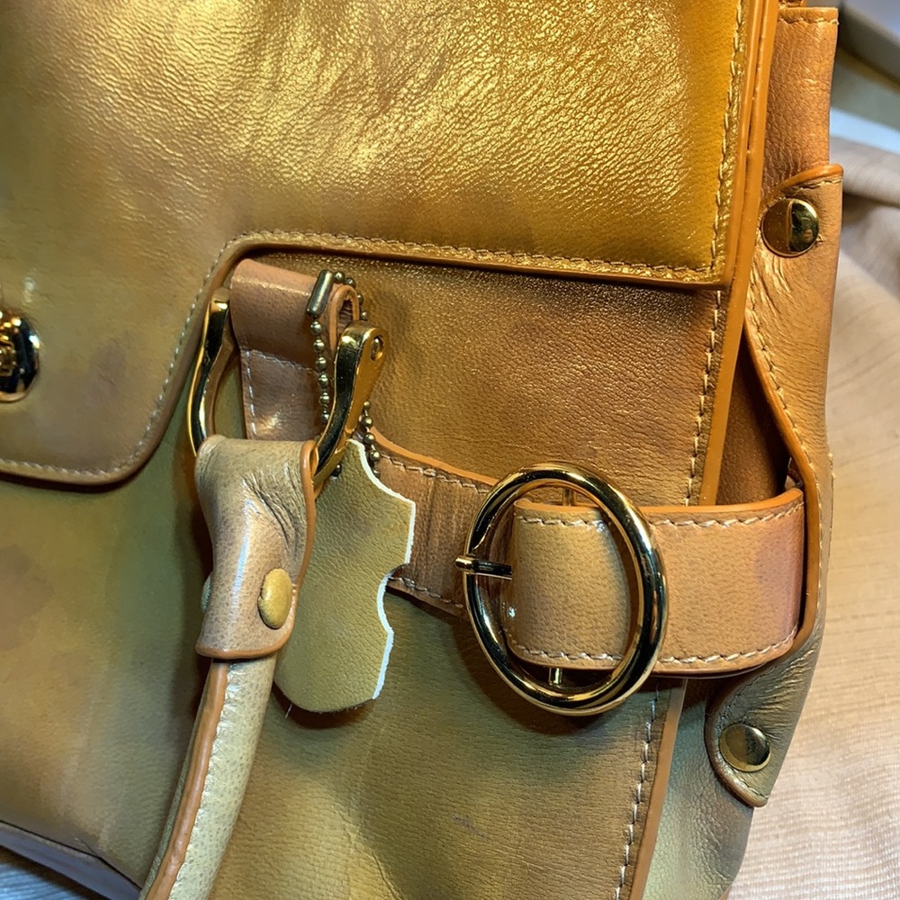 The FIND Leather satchel w/flower motif, gorgeous - Picture 10 of 16